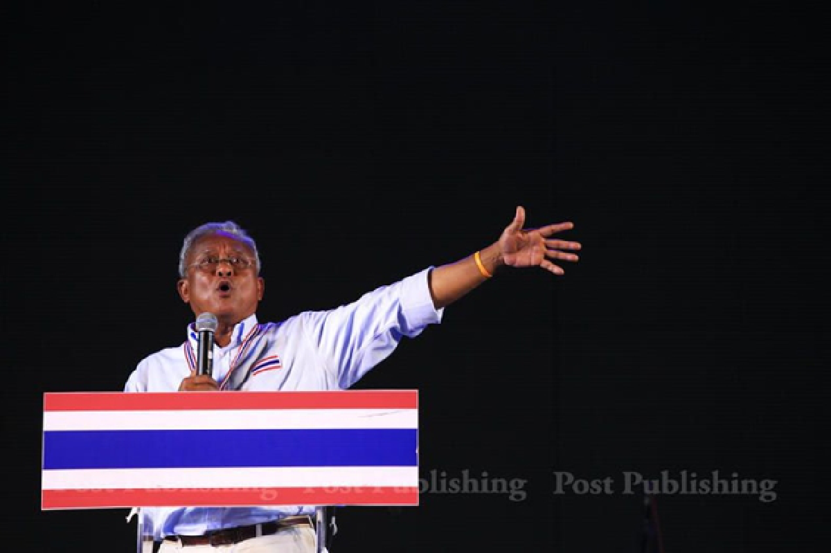 Yingluck wants Prayuth to arrange talks