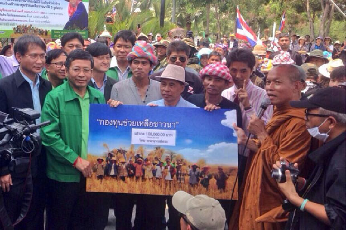 "หลวงปู่"บริจาคเงินแสนเข้ากองทุนชาวนา "หลวงปู่"บริจาคเงินแสนเข้ากองทุนชาวนา