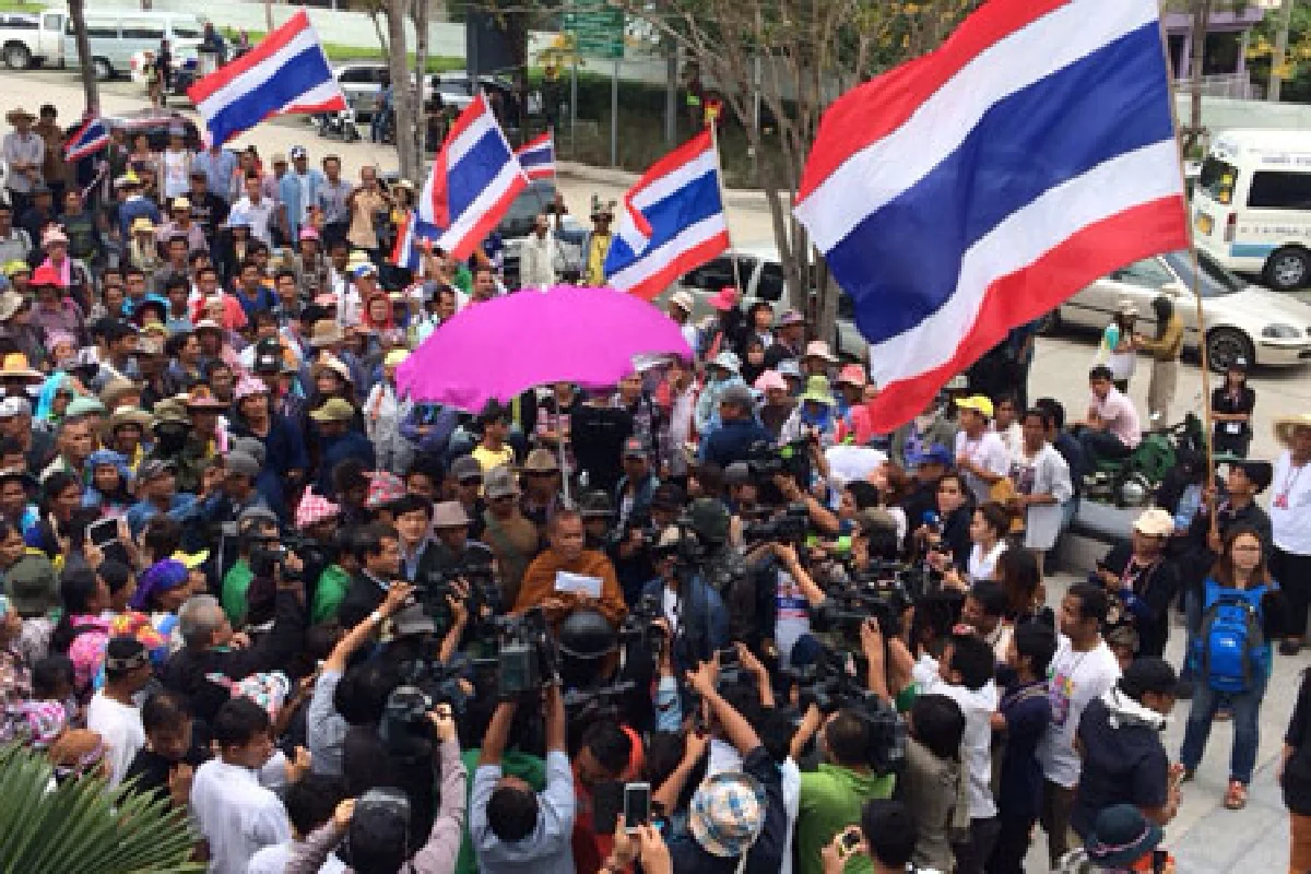 "หลวงปู่"บริจาคเงินแสนเข้ากองทุนชาวนา