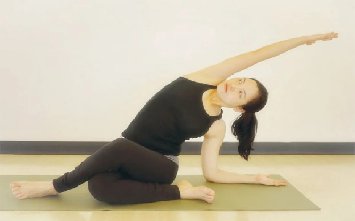 ท่านั่งวีราสนะเอียงด้านข้าง (Side Bend Virasana)