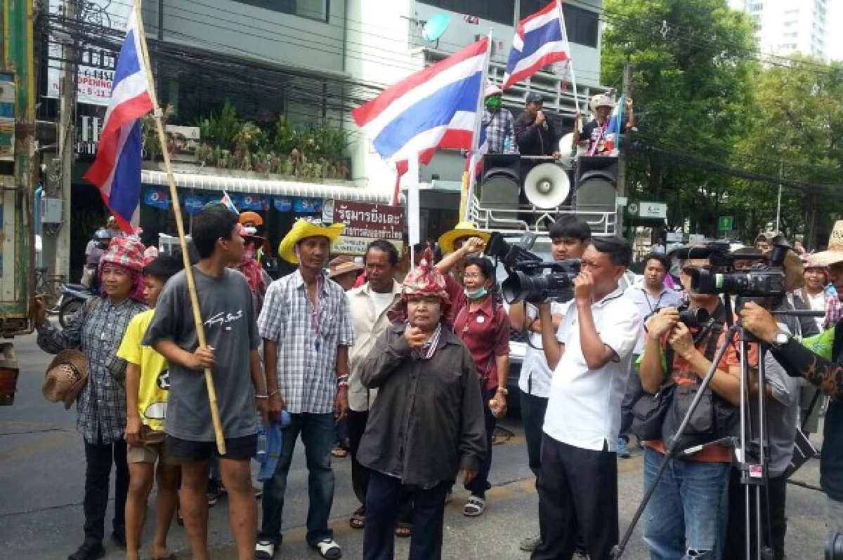 ชาวนาขนข้าว20ตันบุกคลัง
