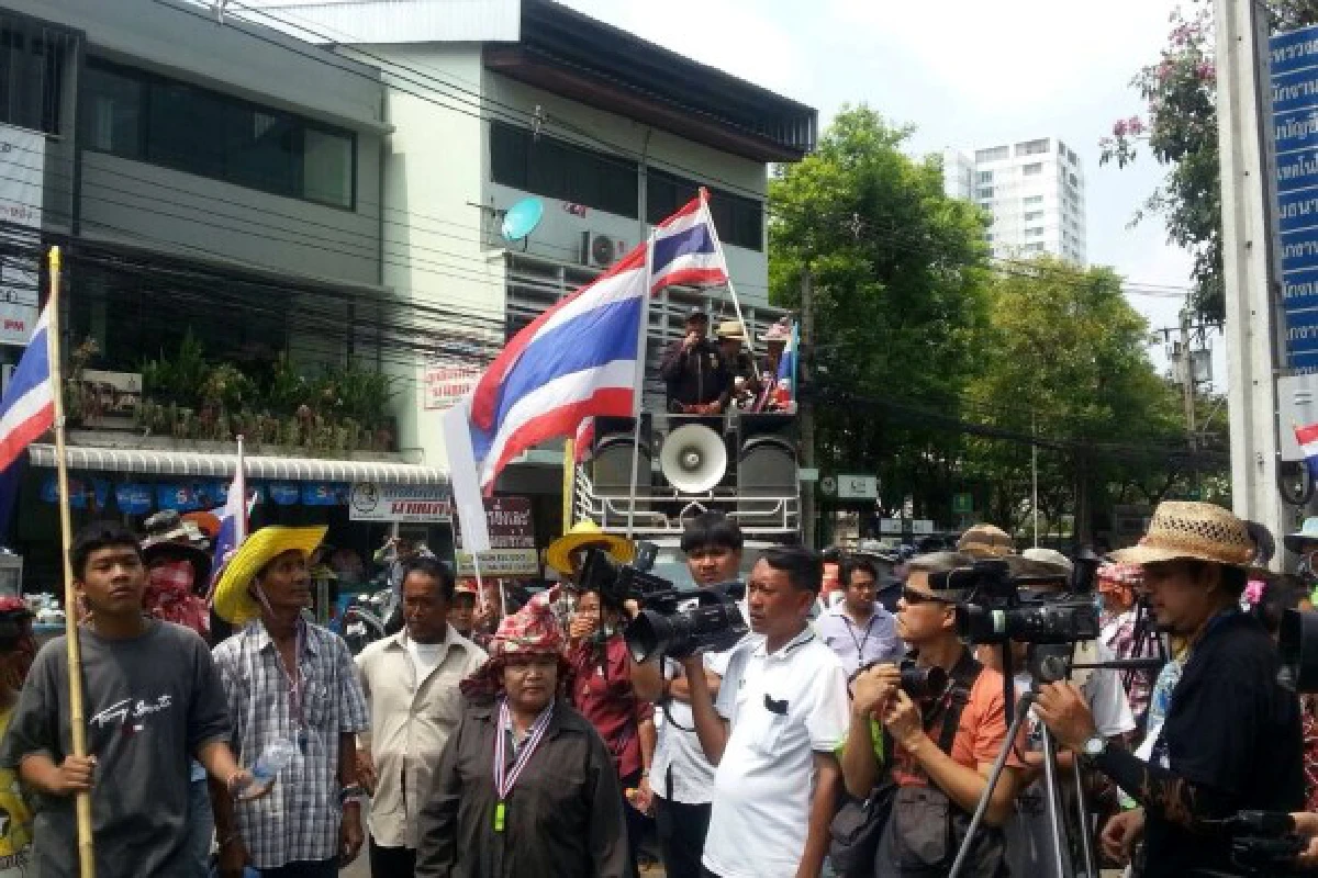 ชาวนาขนข้าว20ตันบุกคลัง