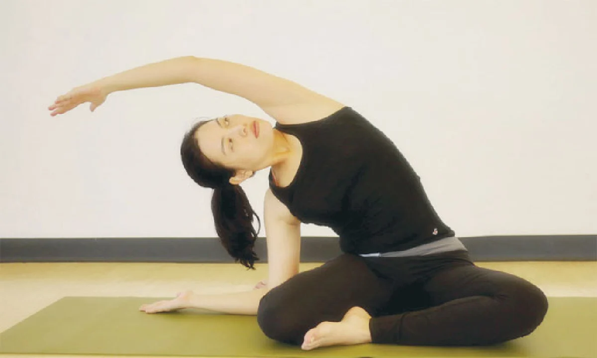 ท่านั่งพับเพียบพับตัวด้านข้าง