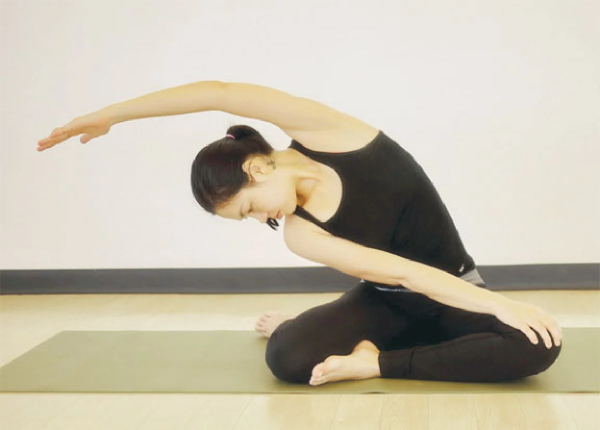 ท่านั่งพับเพียบพับตัวด้านข้าง