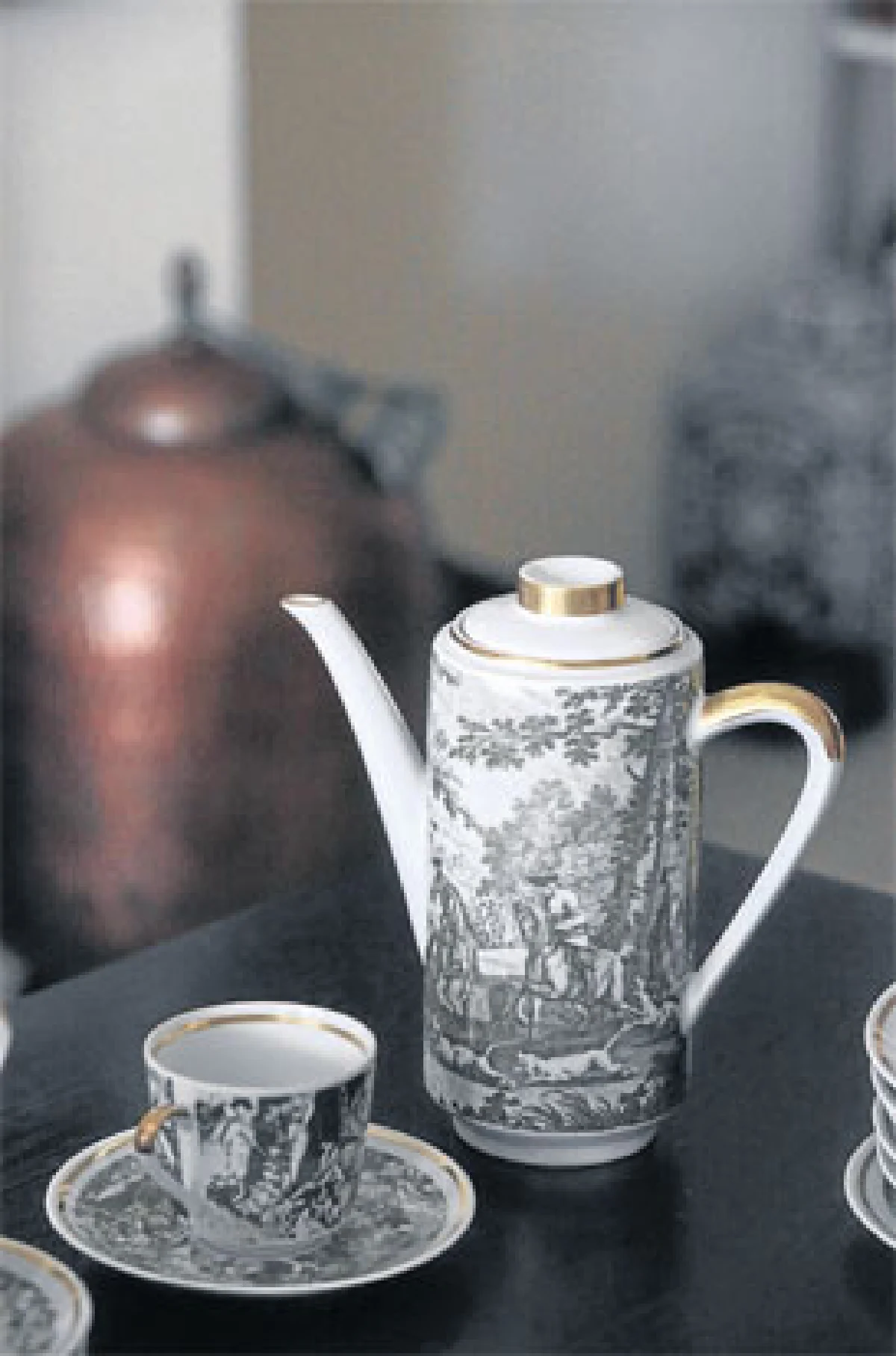 ‘จานโบราณ’ เฟอร์นิเจอร์ย้อนวันวานบนโต๊ะอาหาร