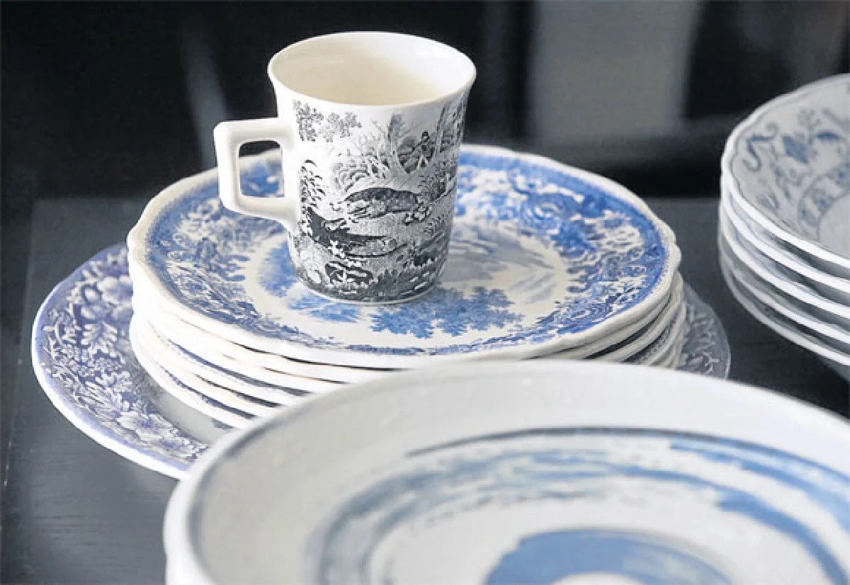 ‘จานโบราณ’ เฟอร์นิเจอร์ย้อนวันวานบนโต๊ะอาหาร