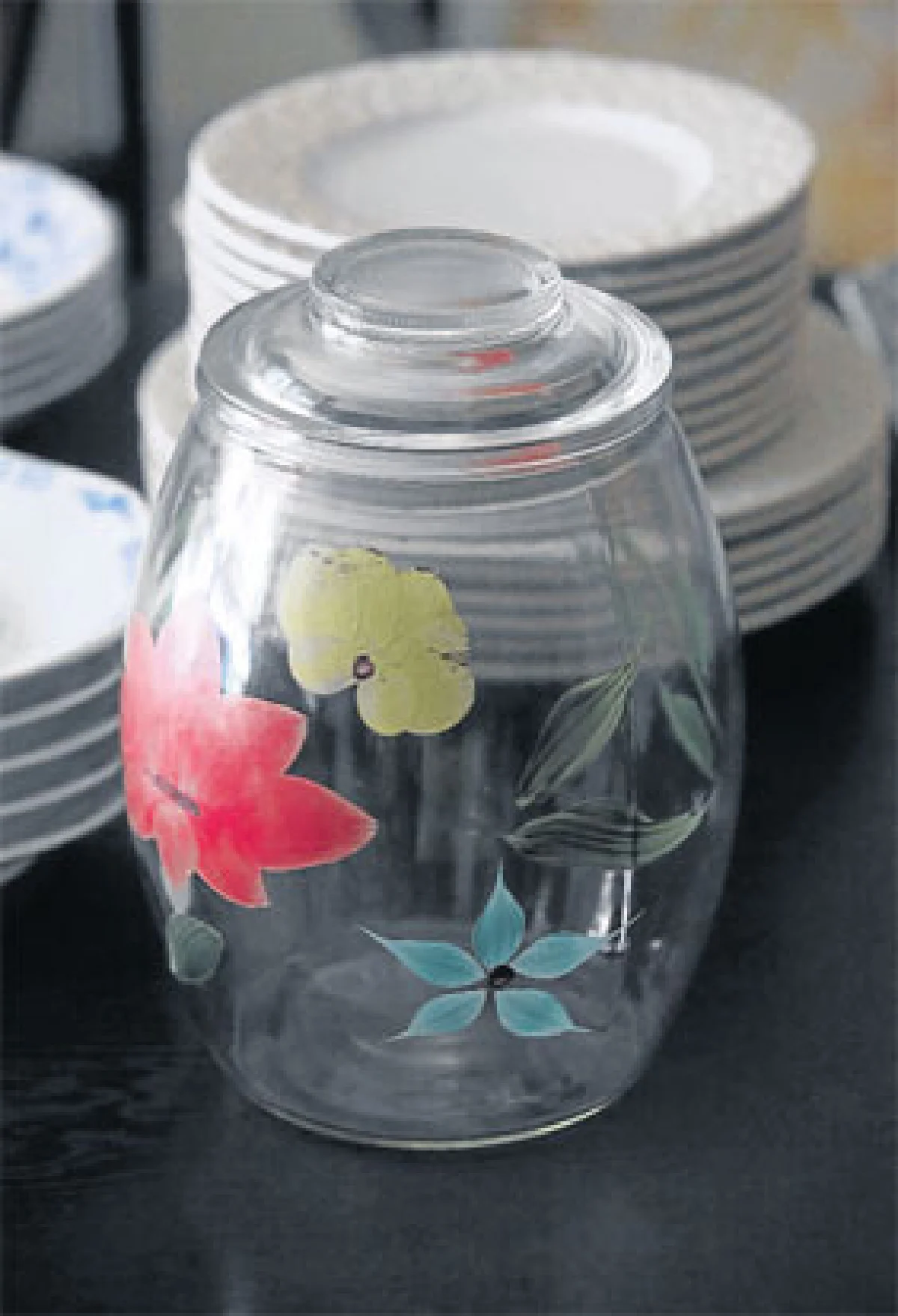 ‘จานโบราณ’ เฟอร์นิเจอร์ย้อนวันวานบนโต๊ะอาหาร