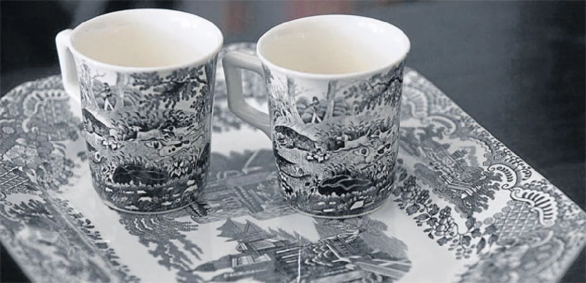 ‘จานโบราณ’ เฟอร์นิเจอร์ย้อนวันวานบนโต๊ะอาหาร