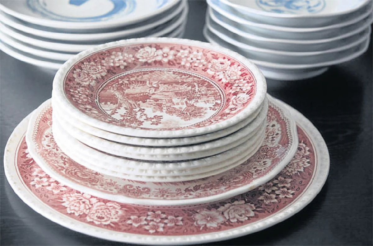 ‘จานโบราณ’ เฟอร์นิเจอร์ย้อนวันวานบนโต๊ะอาหาร