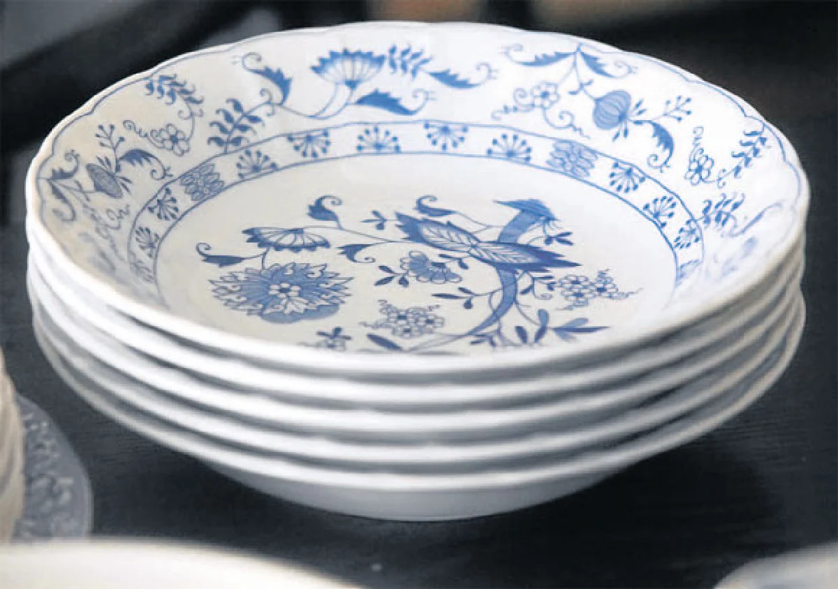 ‘จานโบราณ’ เฟอร์นิเจอร์ย้อนวันวานบนโต๊ะอาหาร