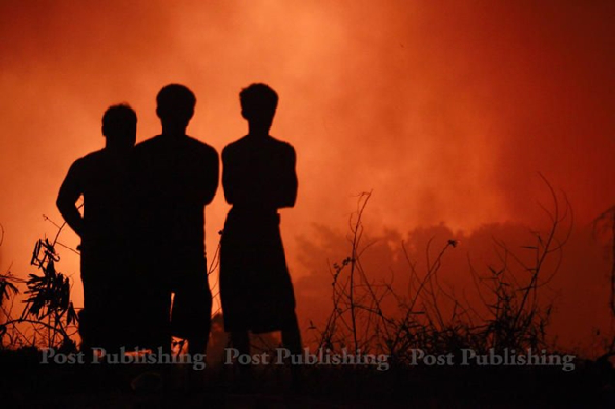 Dump fire lights Samut Prakan skies