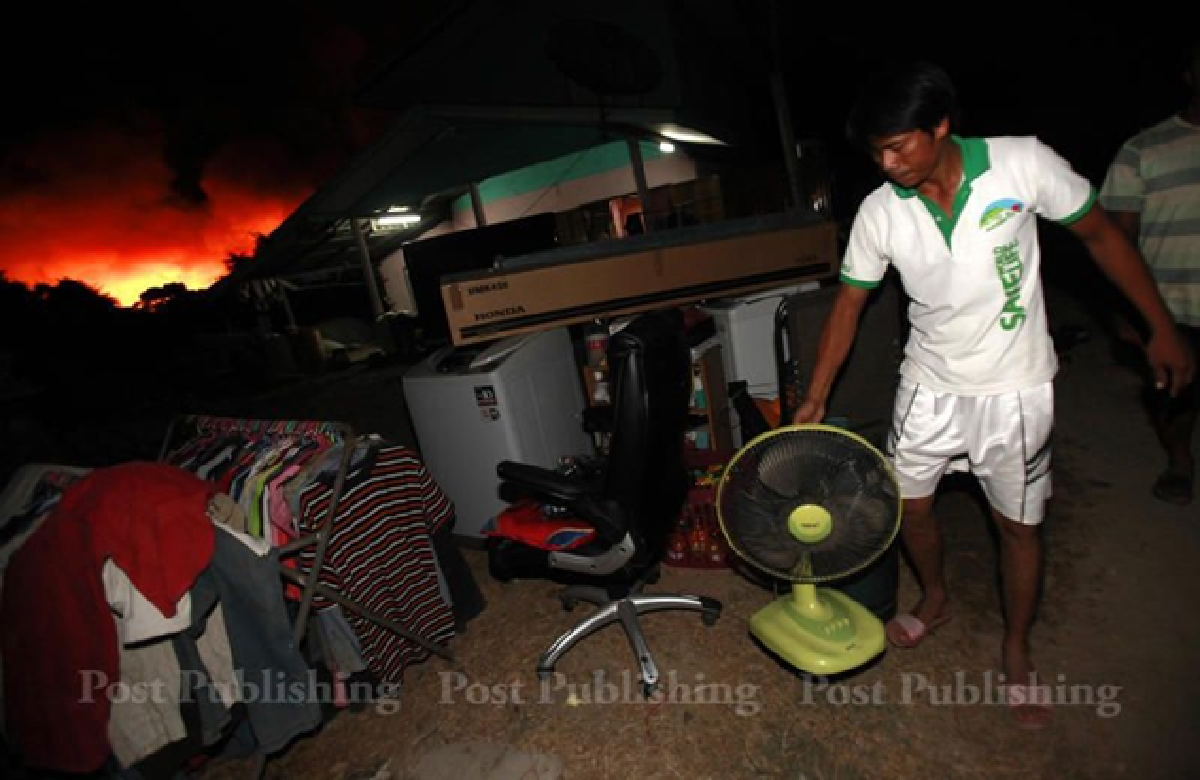 Dump fire lights Samut Prakan skies