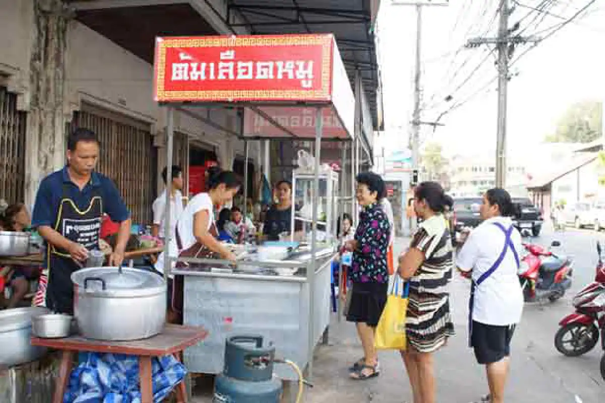 ต้มเลือดหมูศรีสะเกษ สูตรจีนฝีมือไทย