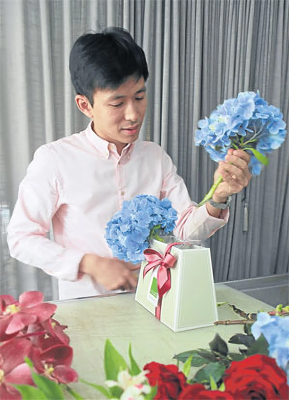 ‘ฟลาวเวอร์ ดีไซเนอร์’ สุดชิค ปณิธาน ทองสถิตย์