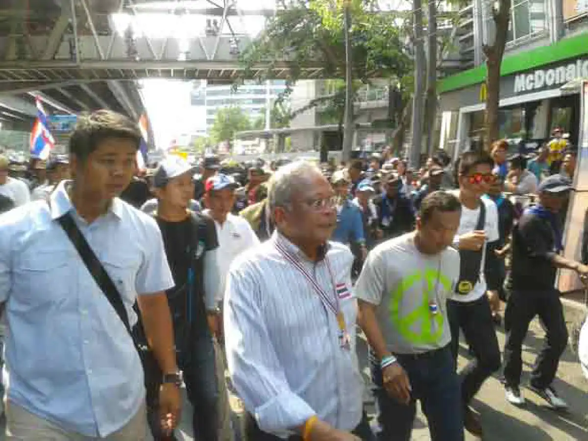 สุเทพเดินชวนคนกรุงร่วมปฎิรูปวันที่3