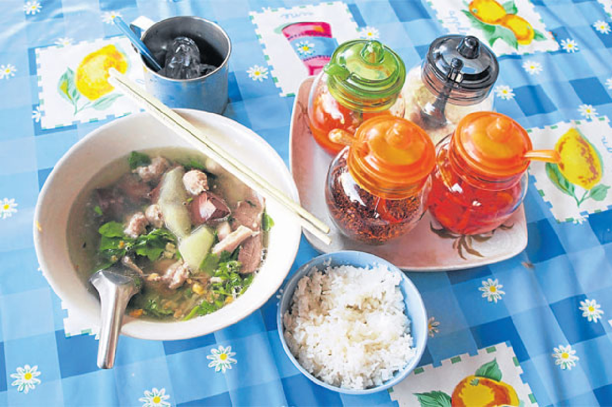 ต้มเลือดหมูศรีสะเกษ สูตรจีนฝีมือไทย ต้มเลือดหมูศรีสะเกษ สูตรจีนฝีมือไทย