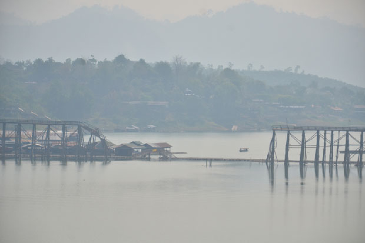 สะพานลูกบวบเริ่มทรุด-หวั่นอันตราย สะพานลูกบวบเริ่มทรุด-หวั่นอันตราย