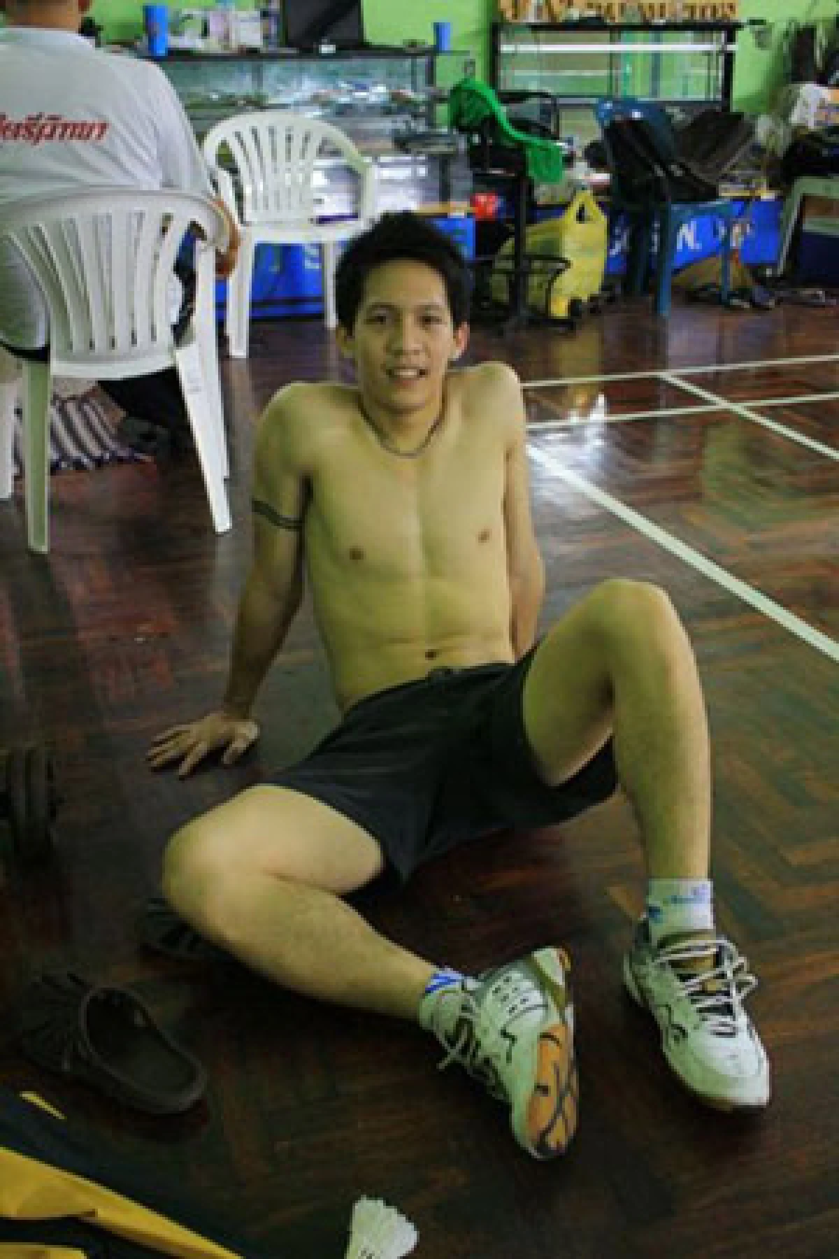 กรี๊ดดดดสลบ "พ่อค้าลูกชิ้น" หล่อระเบิด