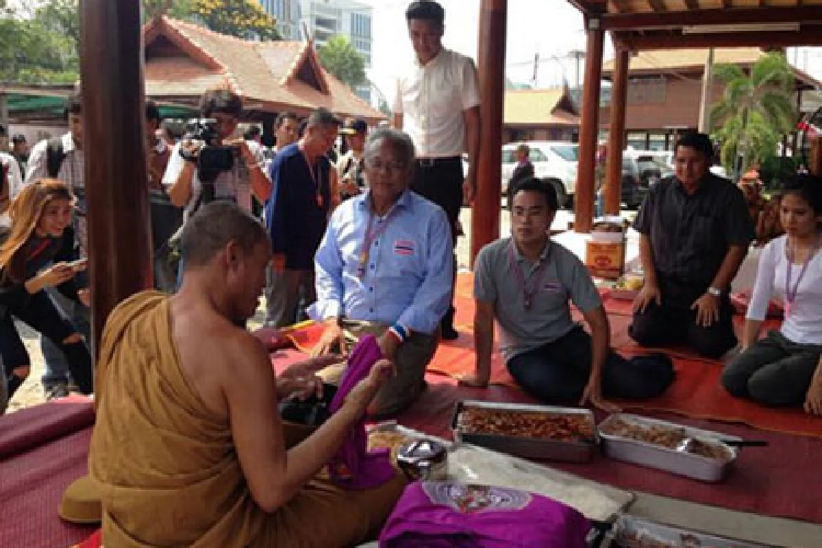 กปปส.เคลื่อนขบวนไปศูนย์ราชการชวนขรก.ต้านรัฐ