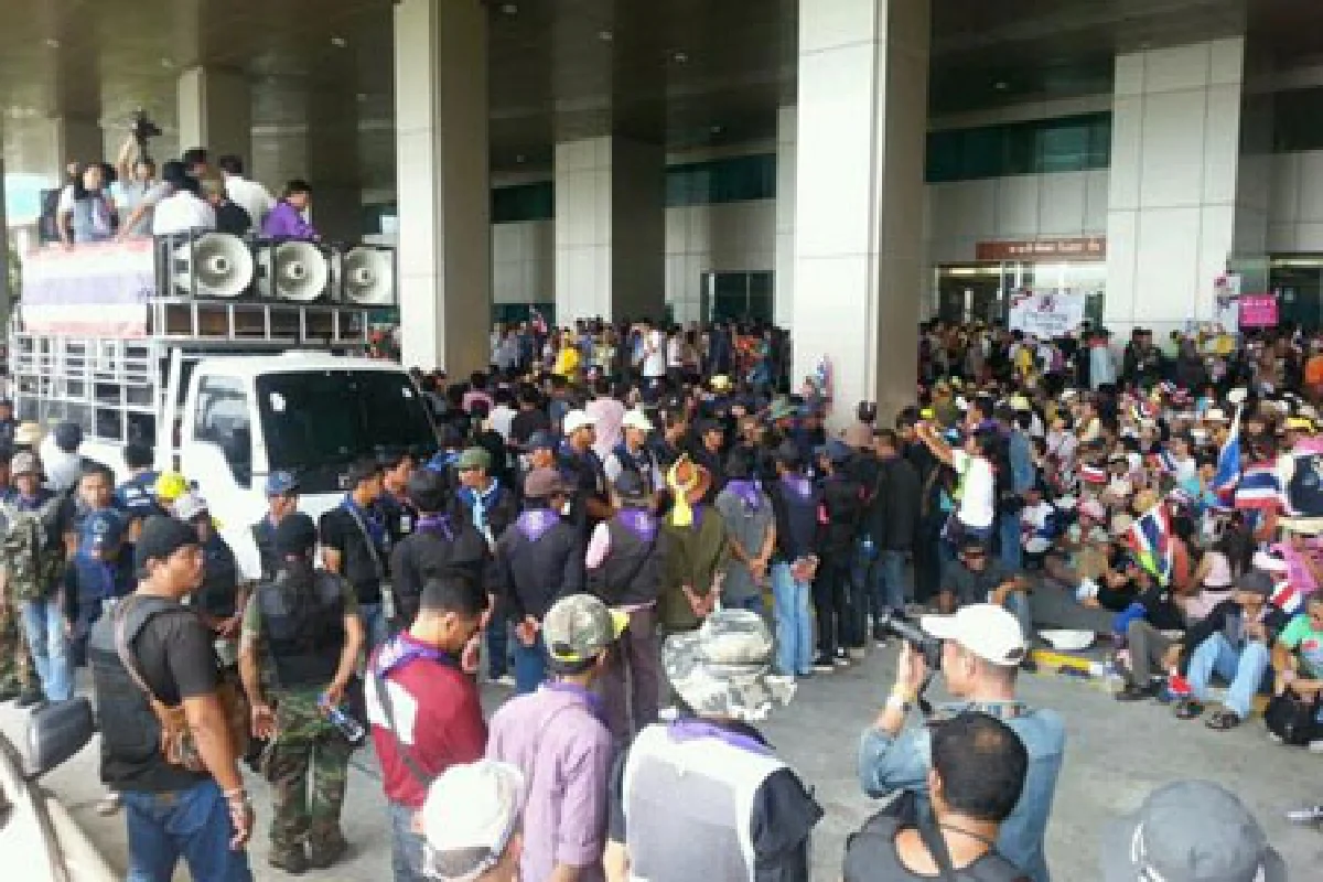 กปปส.เคลื่อนขบวนไปศูนย์ราชการชวนขรก.ต้านรัฐ