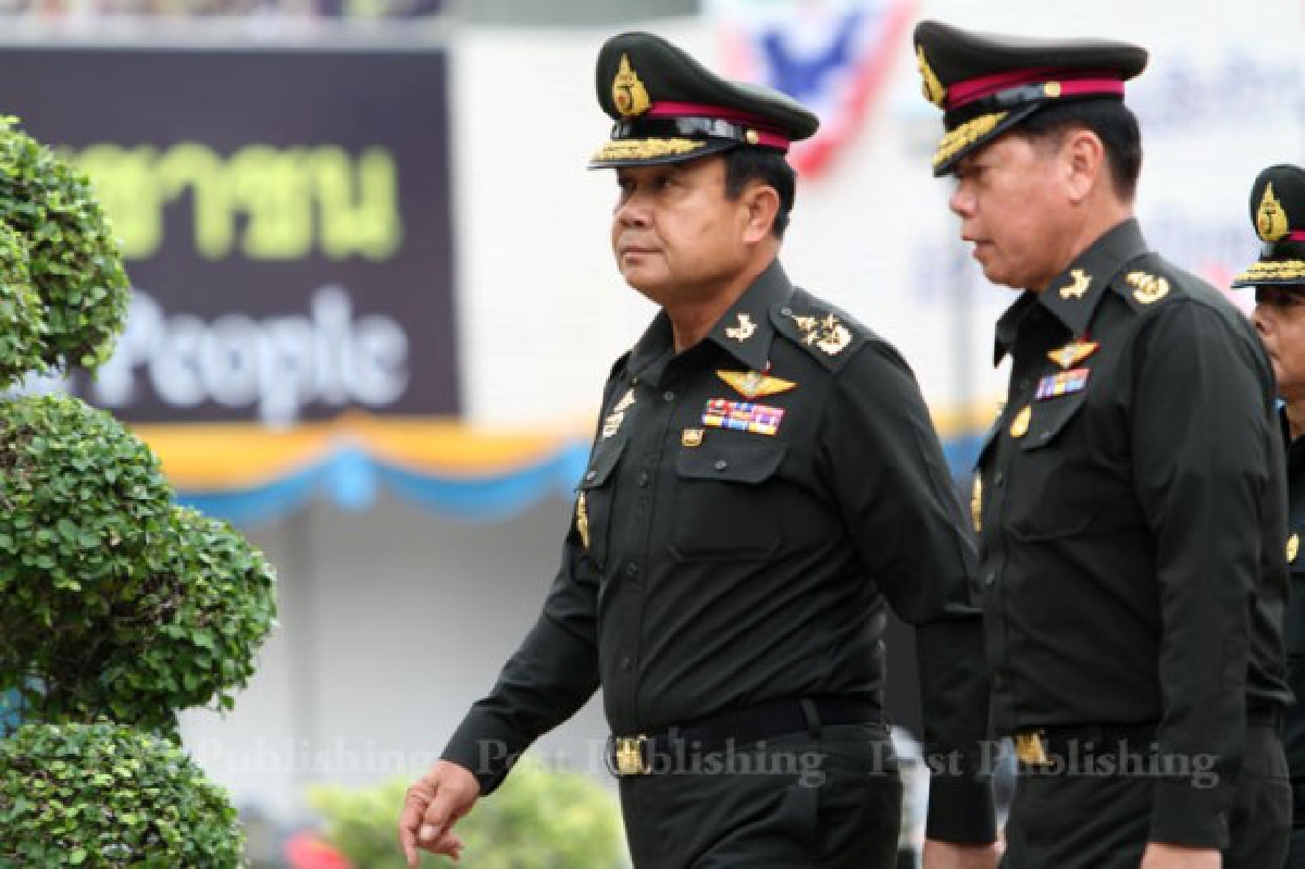 ผบ.ทบ.ย้ำไม่คิดใช้กฎอัยการศึก ผบ.ทบ.ย้ำไม่คิดใช้กฎอัยการศึก
