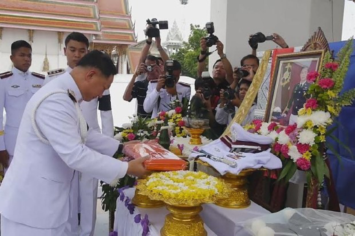 พระราชทานเพลิงศพนรต.ฝึกโดดร่มดับ พระราชทานเพลิงศพนรต.ฝึกโดดร่มดับ