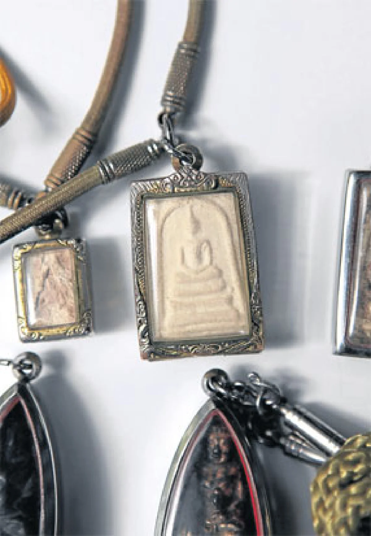 คุยกับคนชอบพระและสะสมบุญ ดร.รณยุทธ์ จิตรดอน