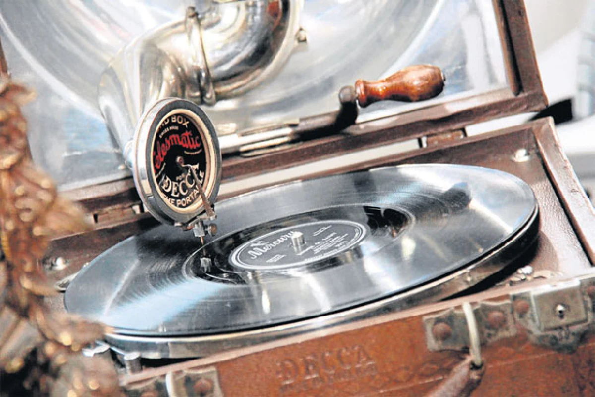 ของโบราณและแฟมิลี่ ไทม์ ของ ‘ฐากร ตัณฑสิทธิ์’