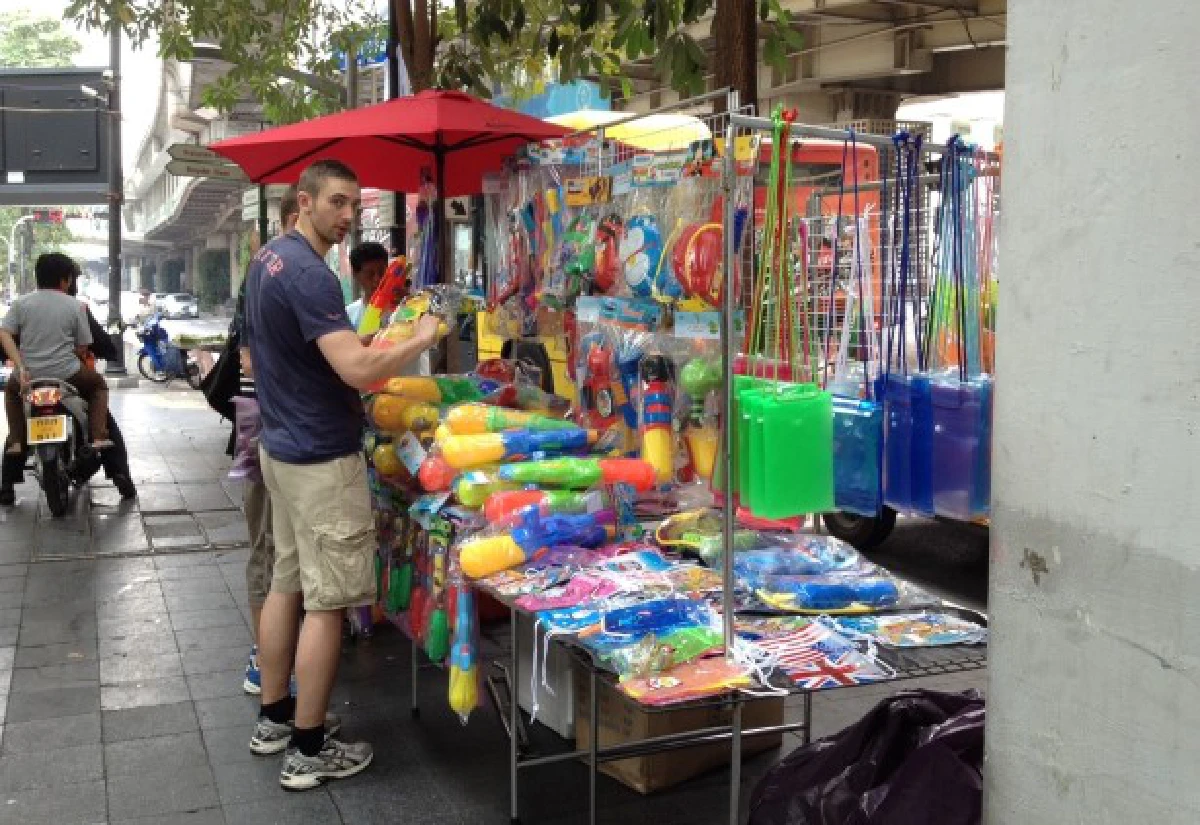 ต่างชาติผสานเสียงตื่นตาสงกรานต์ไทย