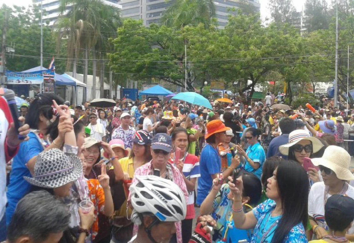 มวลชนกปปส.คึกจัดแข่งกีฬาสงกรานต์