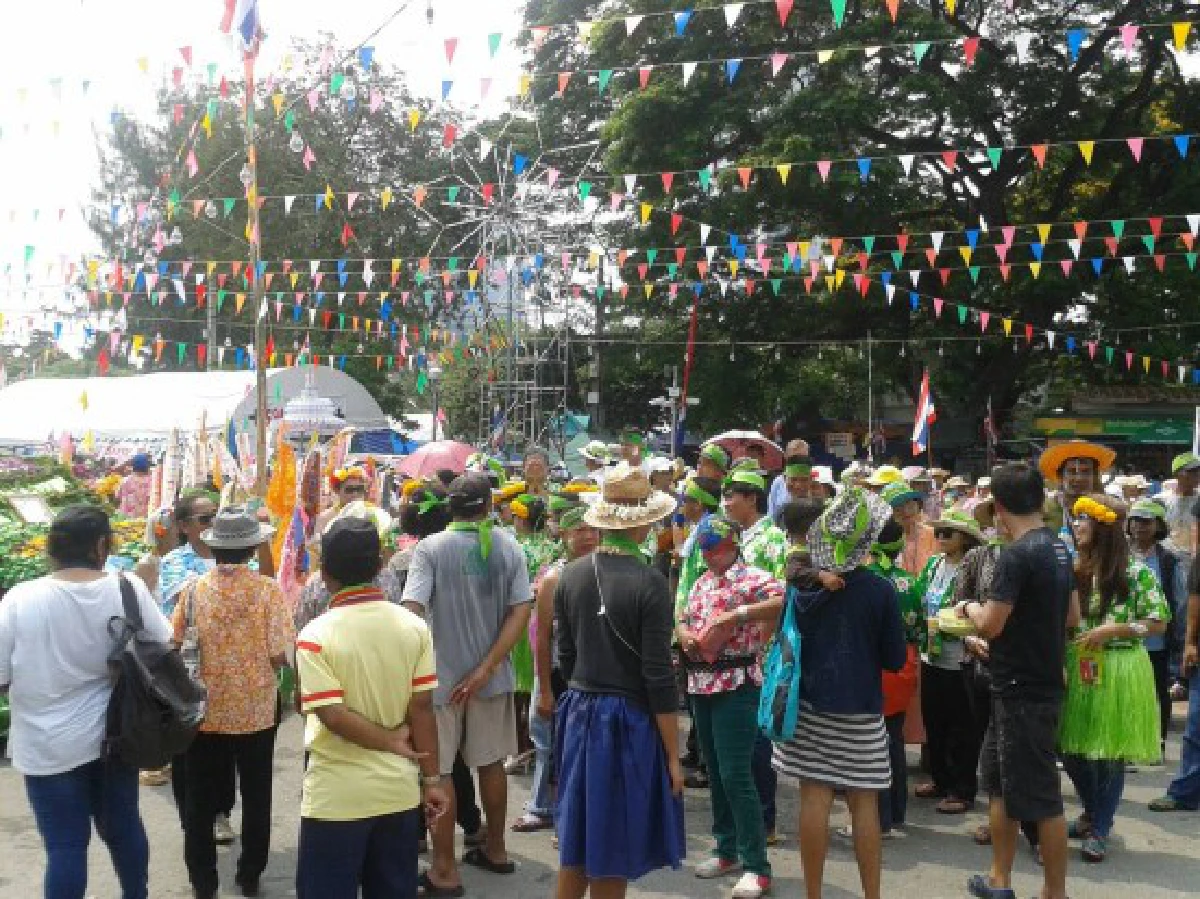 กปปส.จัดประกวดขบวนรถแห่พระ