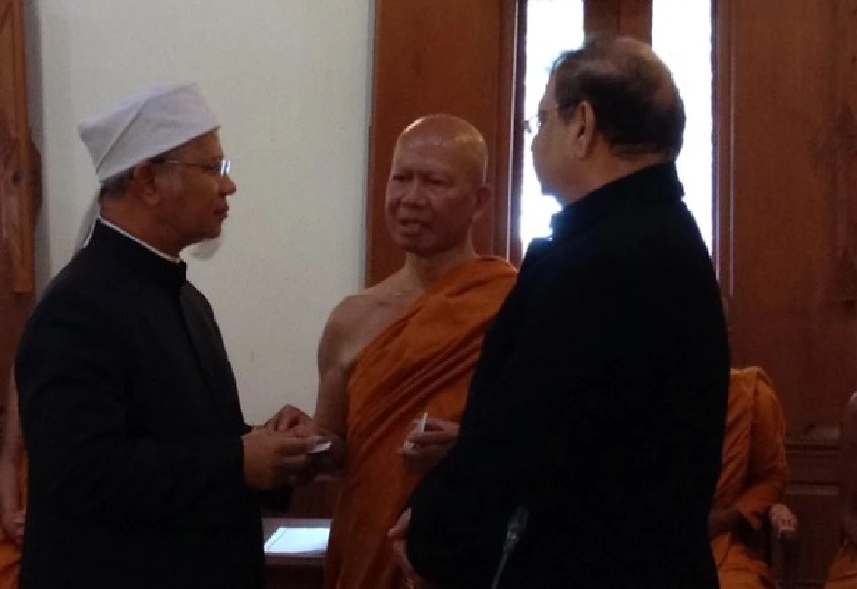 ผู้นำศาสนาขอเป็นคนกลางเตือนสตินักการเมือง