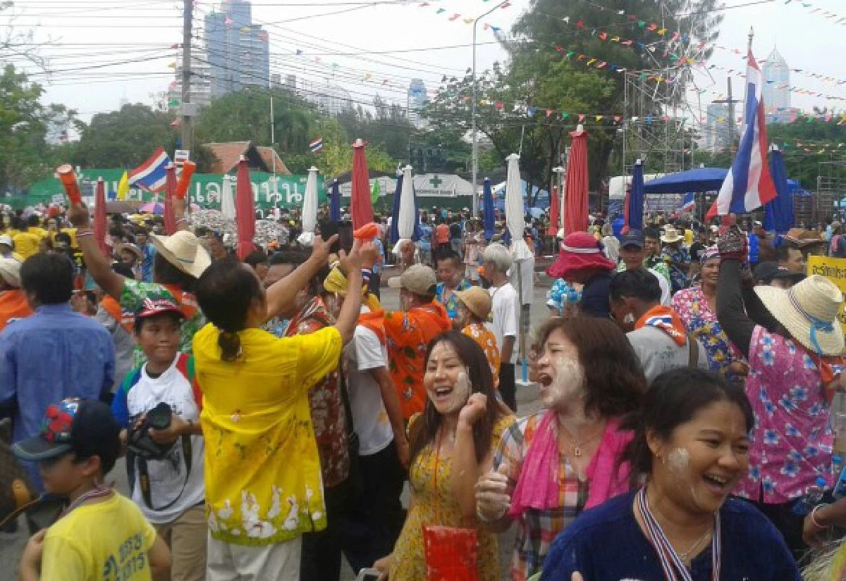 มวลชนกปปส.คึกจัดแข่งกีฬาสงกรานต์