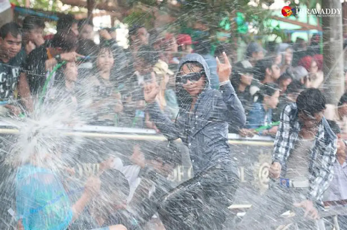ภาพชุดสงกรานต์บานฉ่ำที่พม่า