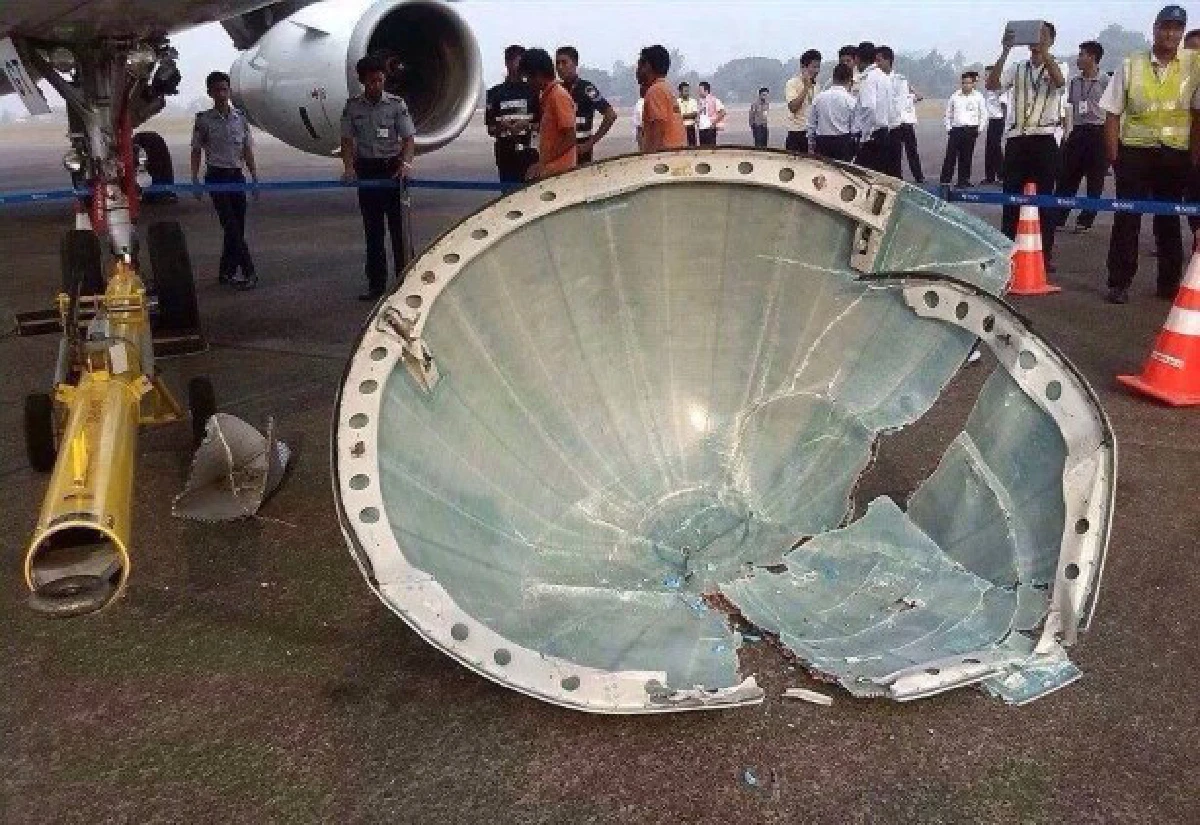 เครื่องบินพม่าชนกันเองในท่าอากาศยาน