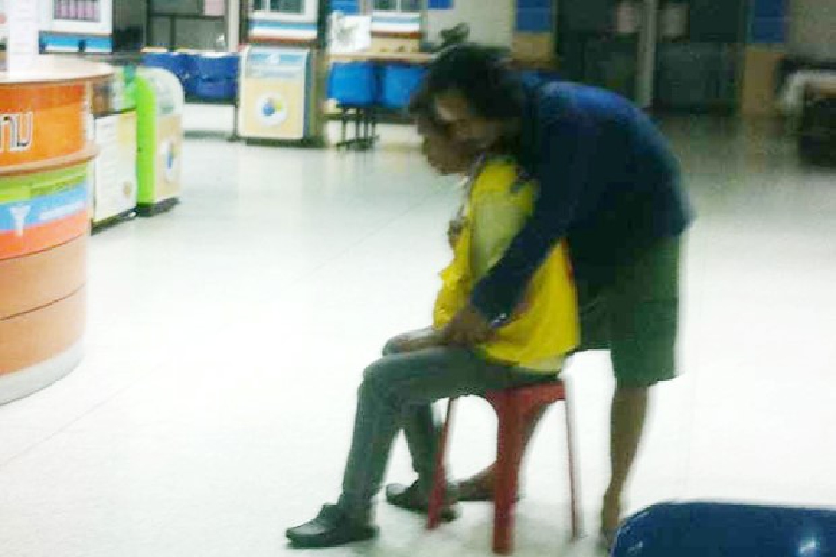 หนุ่มเสพยาเครียดใช้มีดจี้คอวินจยย. หนุ่มเสพยาเครียดใช้มีดจี้คอวินจยย.