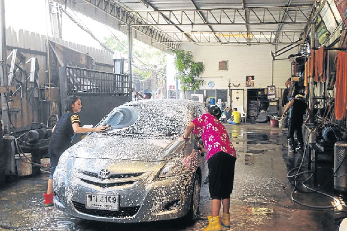 ชีวิตด่วนๆ คนกรุง ตัดผมตัดเสื้อล้างรถอย่าช้า!