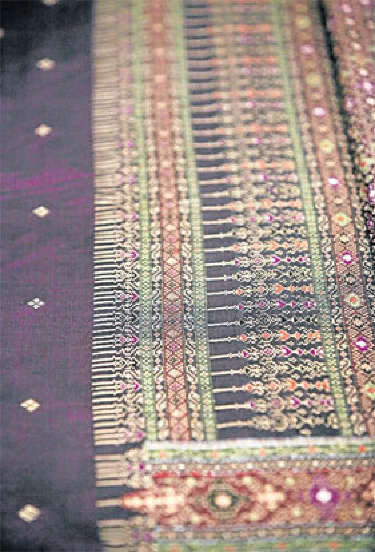 ผ้าทอมือทรงคุณค่า ของรักของหวง สงวนศรี สุทธิพงษ์ชัย