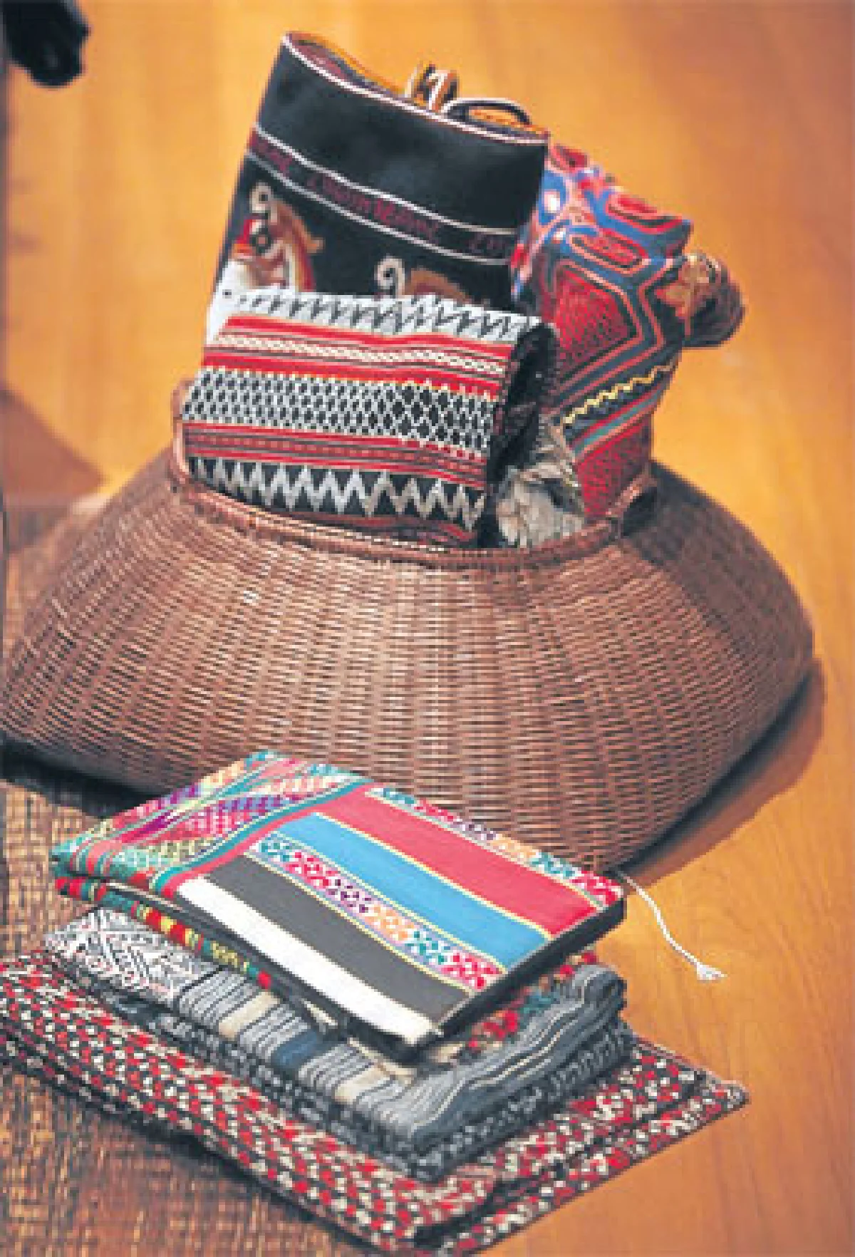 ผ้าทอมือทรงคุณค่า ของรักของหวง สงวนศรี สุทธิพงษ์ชัย