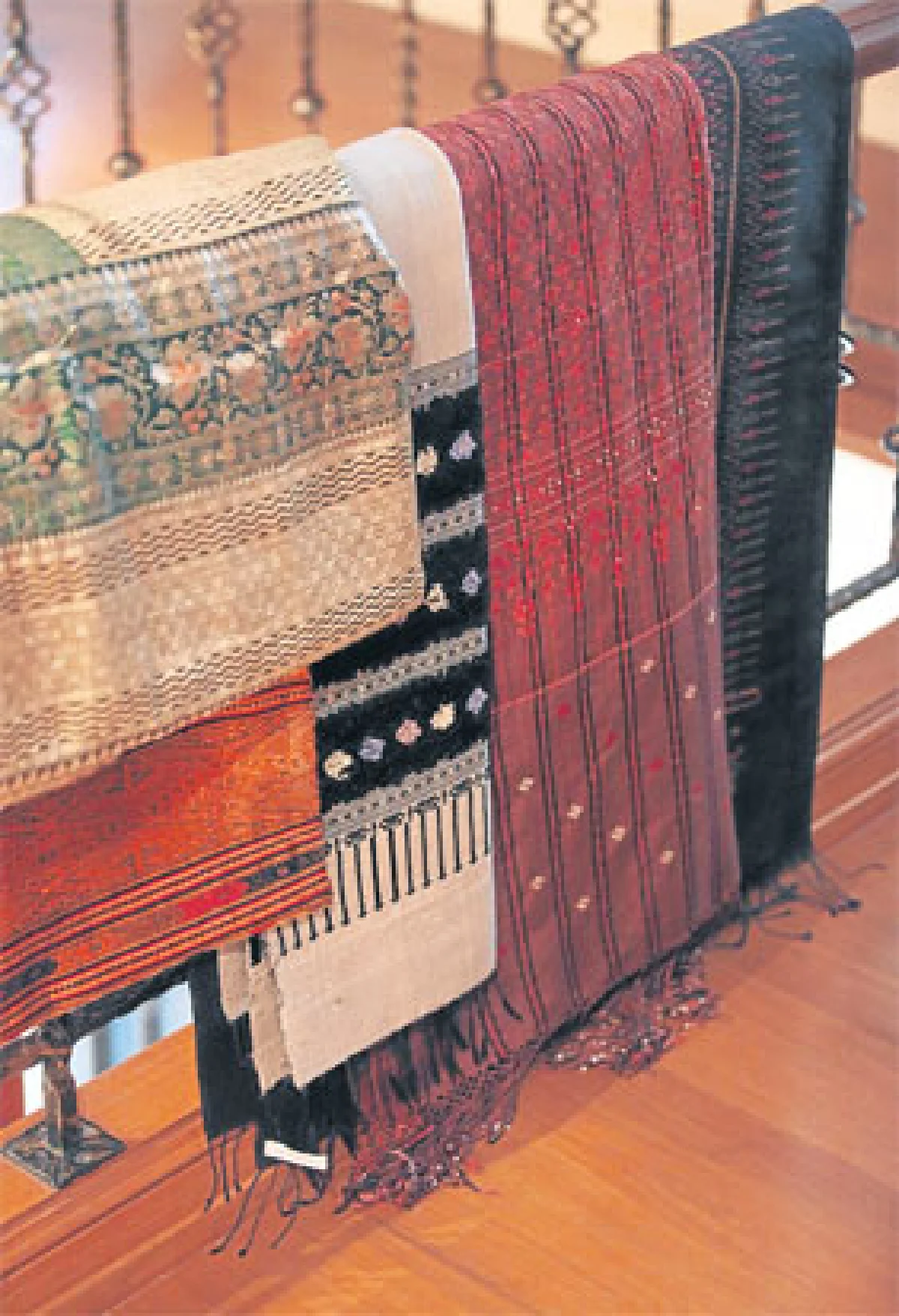 ผ้าทอมือทรงคุณค่า ของรักของหวง สงวนศรี สุทธิพงษ์ชัย