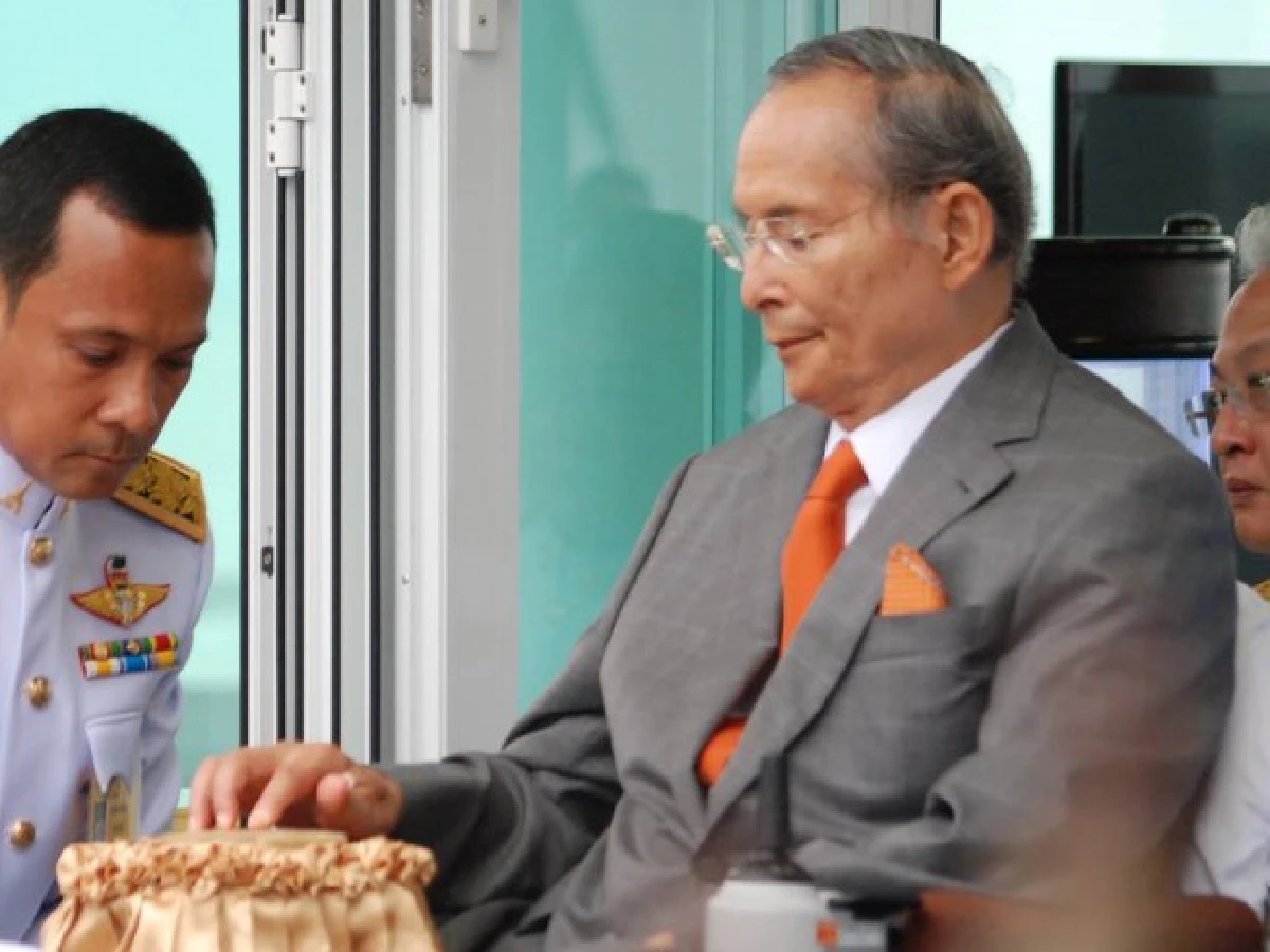 ในหลวงเสด็จฯปล่อยพันธุ์ปลาลงทะเล
