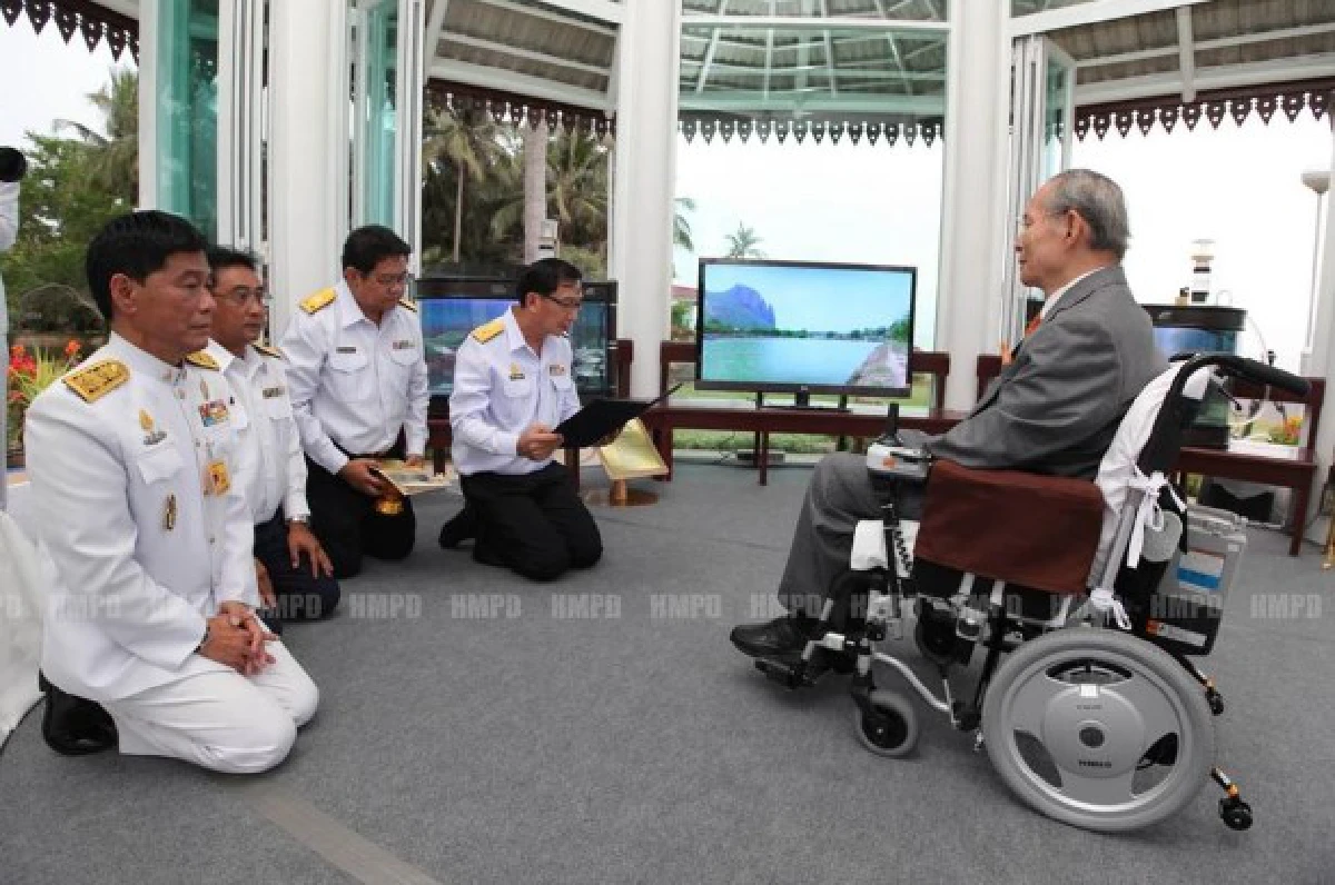 ในหลวงเสด็จฯปล่อยพันธุ์ปลาลงทะเล