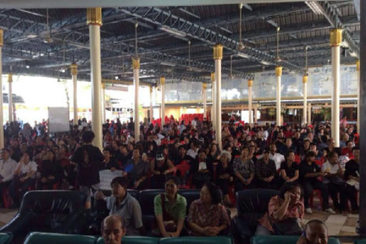 เสื้อแดงแห่ไว้อาลัยงานศพ"ไม้หนึ่ง"