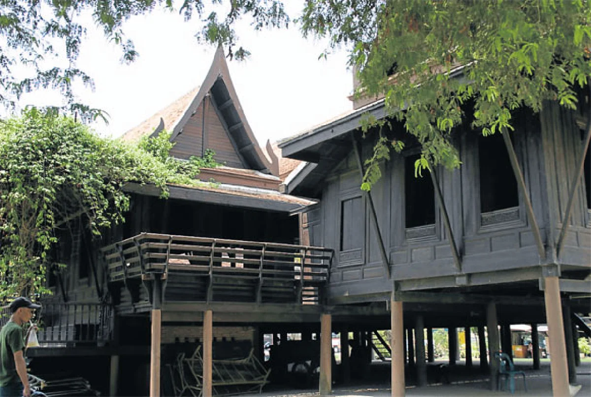 สงบกายใจ ณ วัดพระศรีสรรเพชญ์ และคุ้มขุนแผน