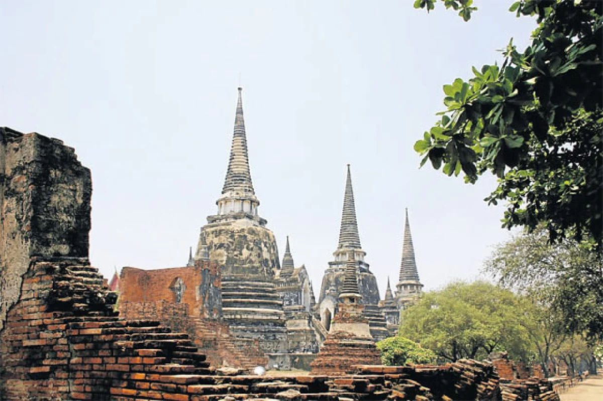 สงบกายใจ ณ วัดพระศรีสรรเพชญ์ และคุ้มขุนแผน