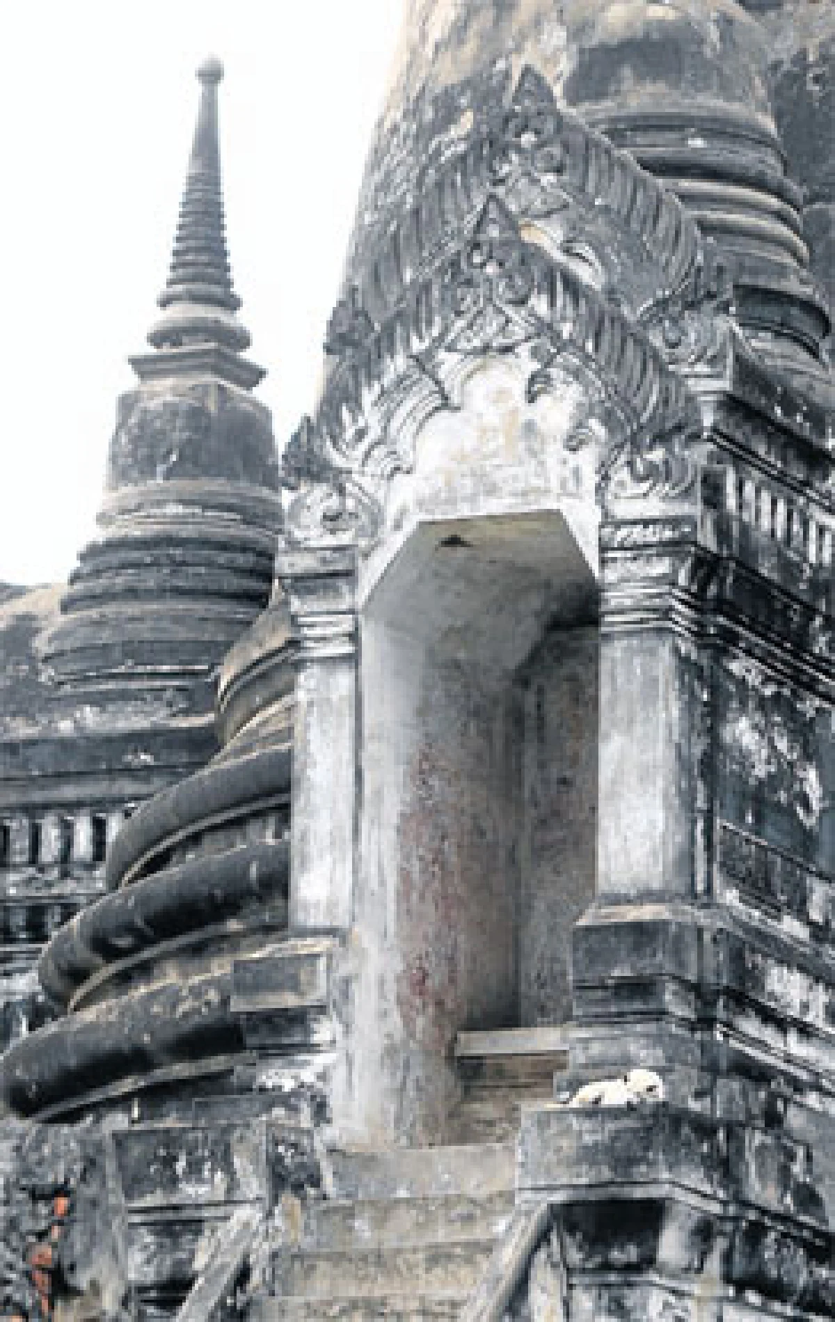 สงบกายใจ ณ วัดพระศรีสรรเพชญ์ และคุ้มขุนแผน