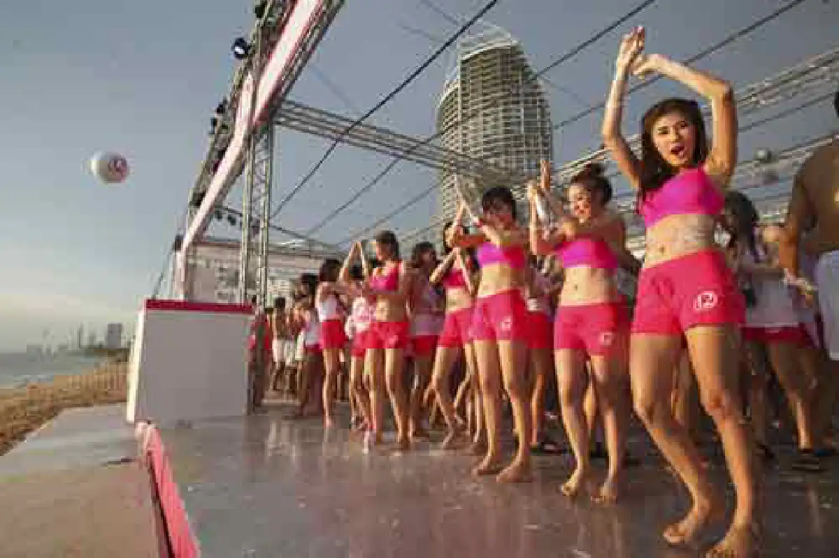 12Plusจับสาวอาบน้ำทุบสถิติโลก