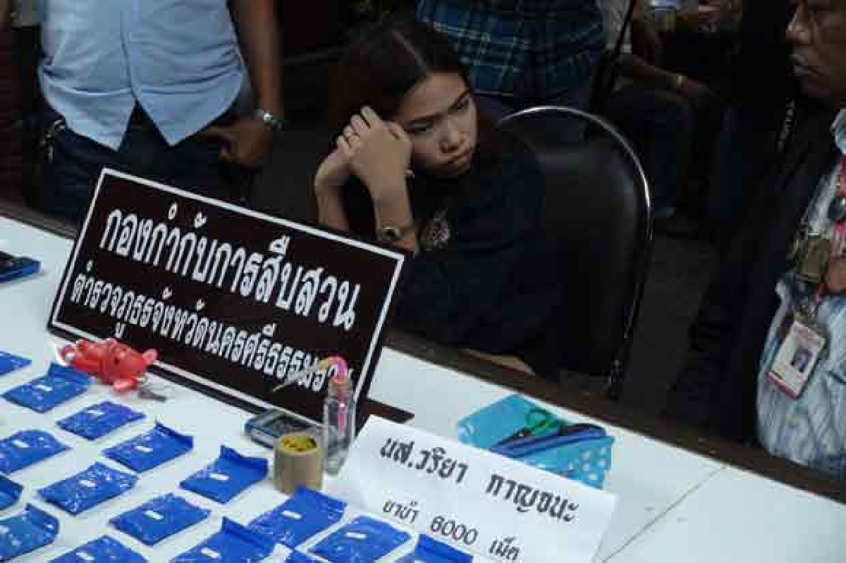 ตำรวจนครศรีฯจับสาว19ค้ายาบ้า ตำรวจนครศรีฯจับสาว19ค้ายาบ้า