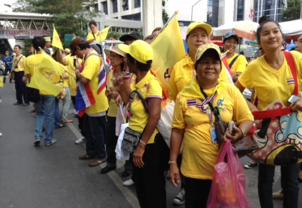 กปปส.เคลื่อนขบวนไปสนามหลวงทำพิธีตั้งสัตยาธิษฐาน