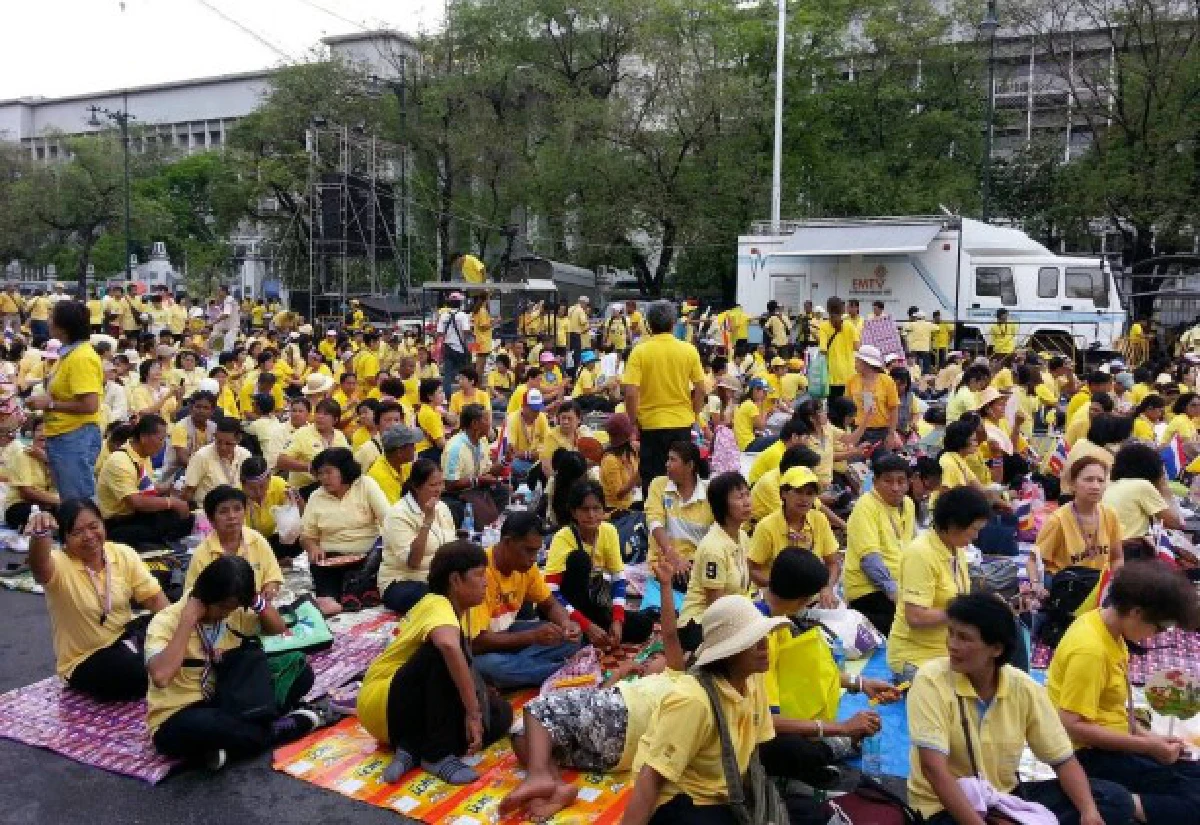 เสื้อเหลืองพรึ่บ!ร่วมกปปส.ถวายพระพร-ตั้งสัตยาธิษฐาน